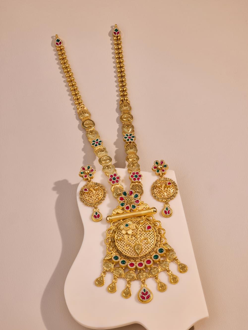 Amulya Medallion Long Haar