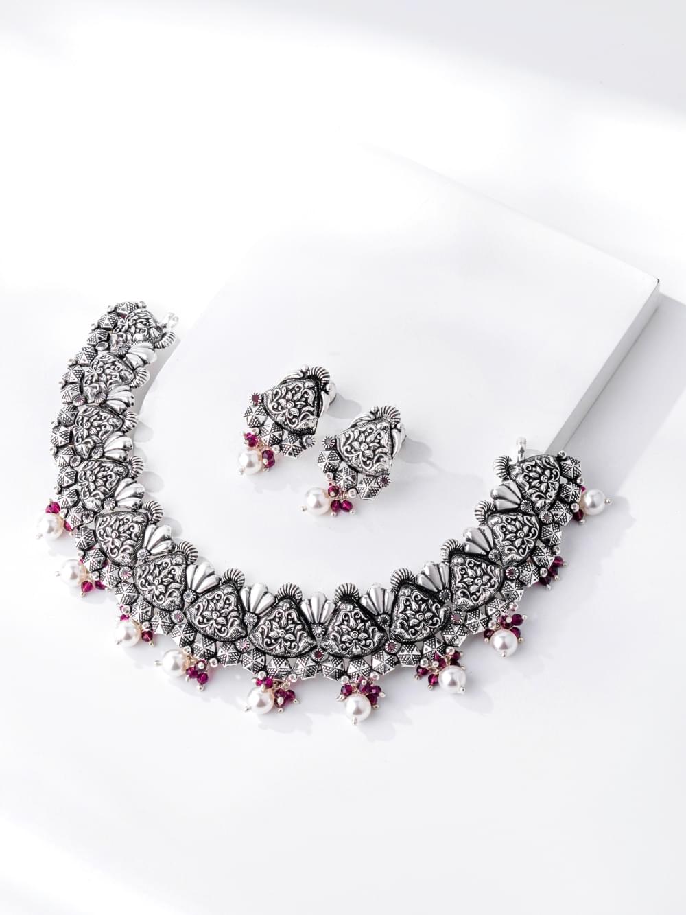AN Crimson Petal Choker Set